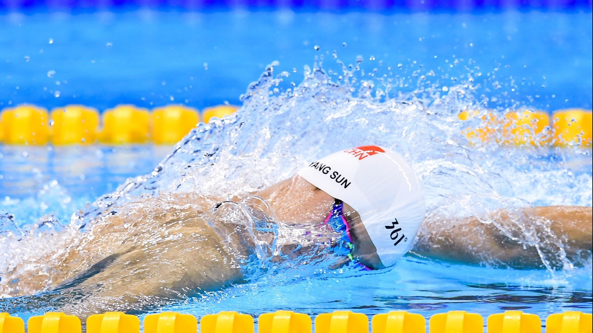 纳达尔鏖战五盘惊险晋级 法网14冠之路再启程