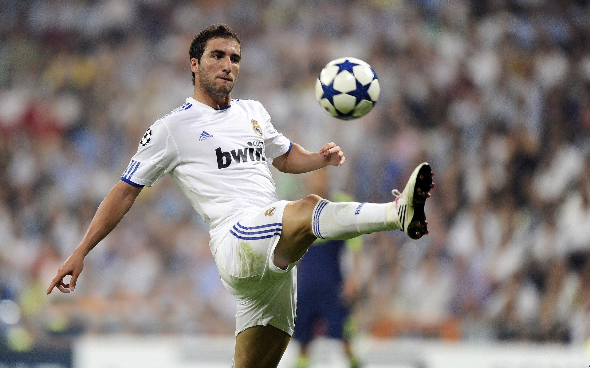 莫雷托深度剖析,莱万转会米兰,理想丰满但现实骨感